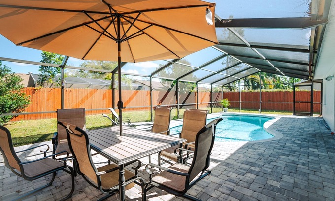 Lake Sarasota Casa | All you need to feel right at home while away from home! office/pet friendly