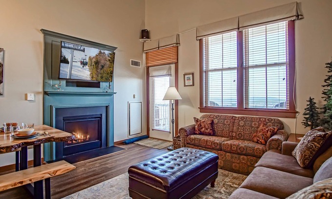 Snowshoe Condominio | Allegheny Springs 440: Slope Side, Views Of The Slope 2 Bedroom Plus Den 2 Bath