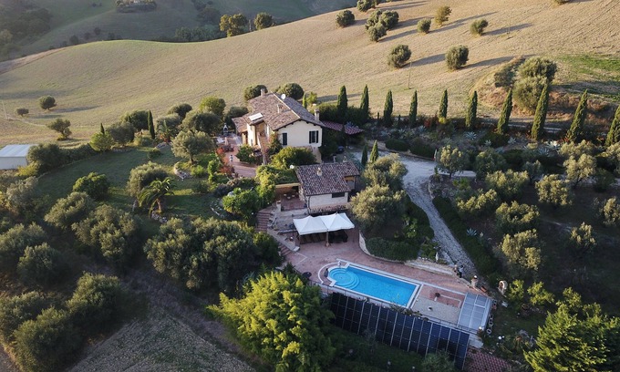 Acquaviva Picena Casa | Alleinstehende Villa mit Pool schönem Panorama, ruhig, nur 9km zum Strand.