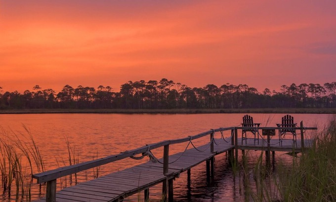 Alligator Point Casa | Alligator Point & Paddle. Pond home- Short walk to the beach.