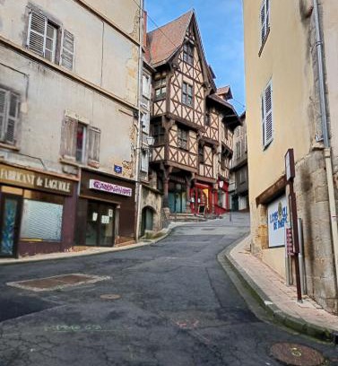 Thiers Apartamento | Allium Center Thiers - Clermont-Ferrand - Lyon - Free Parking - Self-check-in !