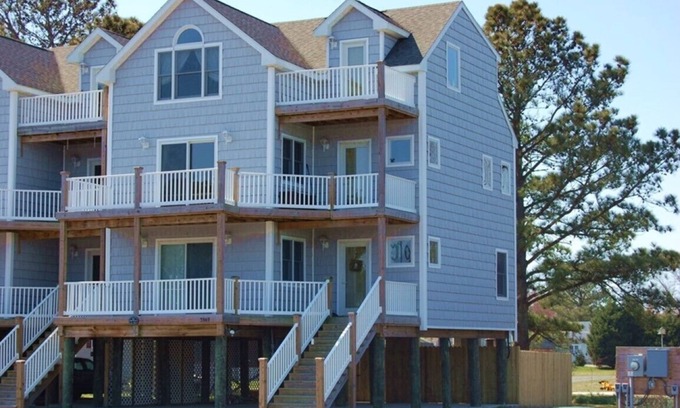 Chincoteague Casa | AlloWaves-Luxury Townhome w/ POOL & FISHING PIER