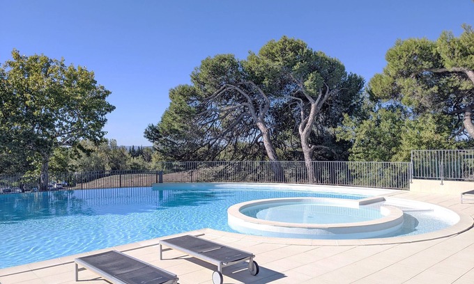 Saumane-de-Vaucluse Apartamento | Allura Golf Appartement, au Coeur du Luberon, Belle Vue, Piscine