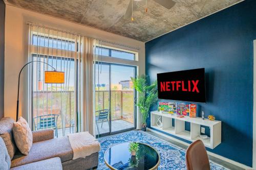 Evans Churchill Apartamento | Alluring 2BD - DT - Gym, Pool, Parking - Sleeps 8