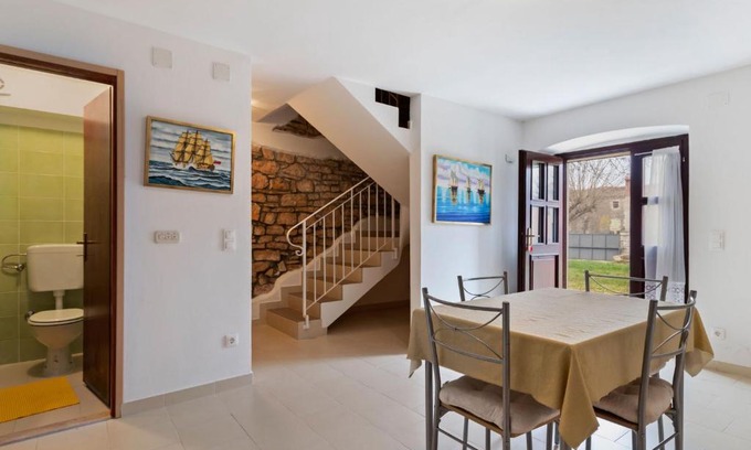 Krmed Casa | Alluring Holiday Home in Rovinj with Private Terrace