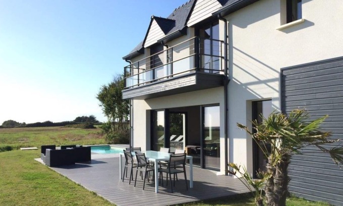 Riantec Villa | Moderna casa de vacaciones en Riantec con piscina privada
