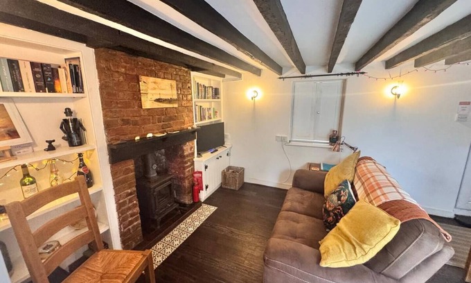 Ramsgate Cabaña | Alma Cottage - Romantic Retreat w/ Log Burner