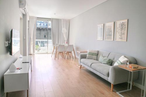 Almagro Apartamento | Almagro, monoambiente luminoso a pasos del Hospital -G24-