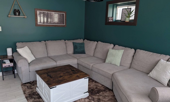 South River Casa | Almaguin Hideaway Retreat: Rustic and chic 1-bedroom house. Downtown South River