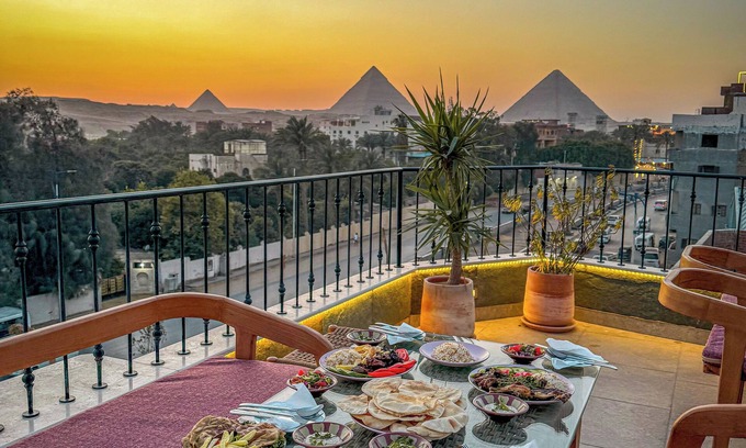Kafrat al Jabal Hotel | Almas Pyramids View