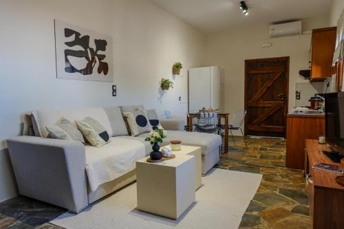 Livadia Casa | almond home