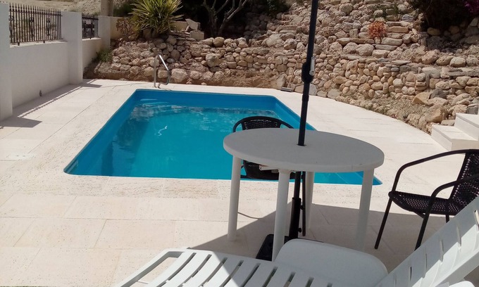 Los Alias Condominio | Almond Reef, granja restaurada, alojamiento rural tranquilo.