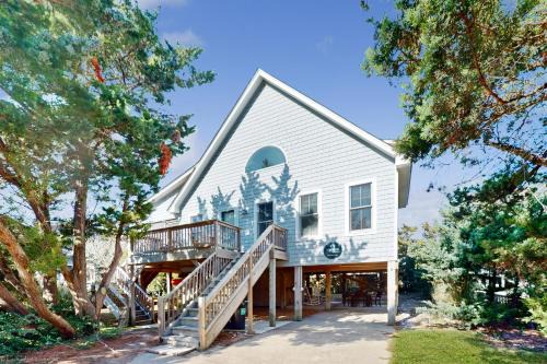 Avon Casa | Aloha Banks