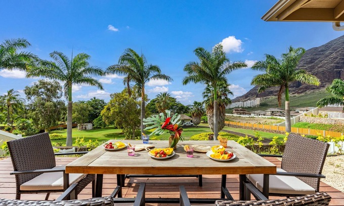 Makaha Valley Casa | Aloha Breeze by AvantStay | Amazing Ocean Views, Game Room, Modern Design