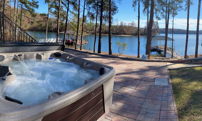 Seneca Casa | Aloha! Paradise On Keowee with Hot Tub & Dock