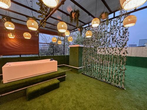 Koregaon Park Apartamento | Aloha:Pvt BR with Huge Terrace Jacuzzi Lake view