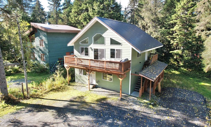 Alyeska Casa | AlohAlaska Lodge - 5 Bedroom - Close to Ski Lifts