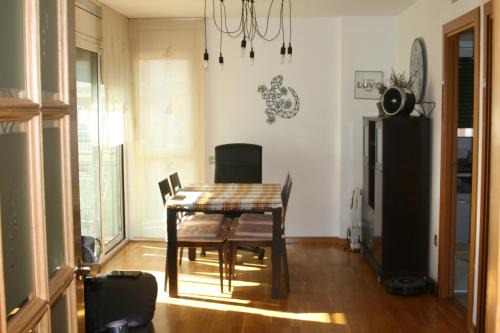 Terrassa Apartamento | Alojamiento entero luminoso y bien ubicado en Terrassa Barcelona 3habitaciones 2baños