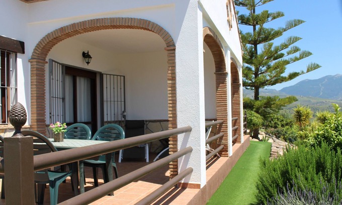 Viñuela Casa | Alojamientos Huetor