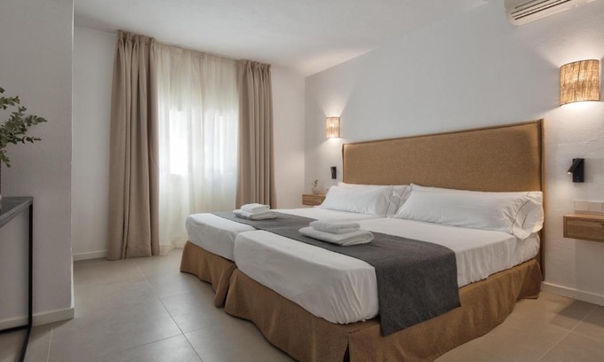 Es Pujols Apartamento | Alojamientos Turísticos Cardona Apartamento Hab Superior