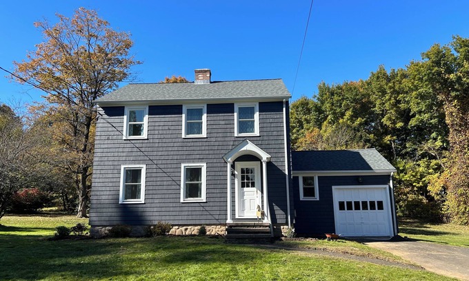 Middlefield Casa | Alongside ski area. Charming house in Middlefield, 2 hrs from NY or Boston