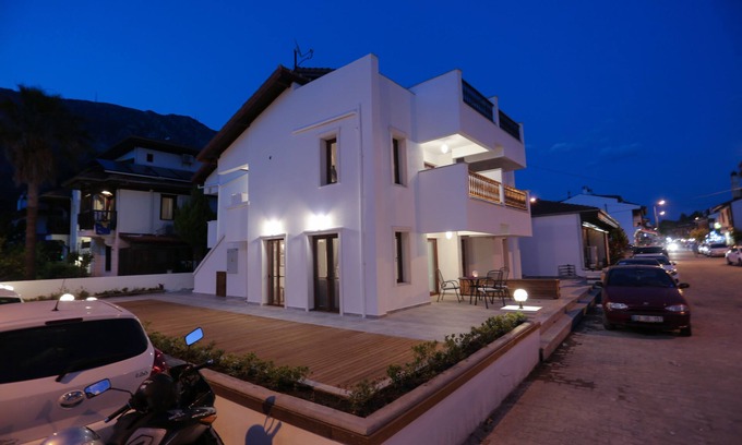 Akyaka City Center Apartamento | Alp Suites Limon