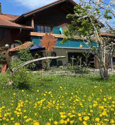 Bad Oberdorf Apartamento | Alpenstyle Ferienwohnung mit Südbalkon in Geisteier's Hüs