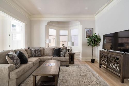 Alphabet Historic District Casa | Alphabet District - 2BR Retreat - Prime Locale