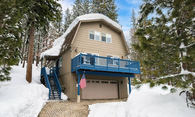 Incline Village Cabina | Incline Village Cabin ubicado en los pinos | Lake Tahoe Escape ❤ por AvantStay