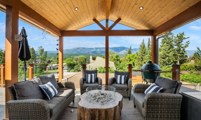 East Kootenay Apartamento | Alpine Bliss | Beach Access | Sauna | Fireplace