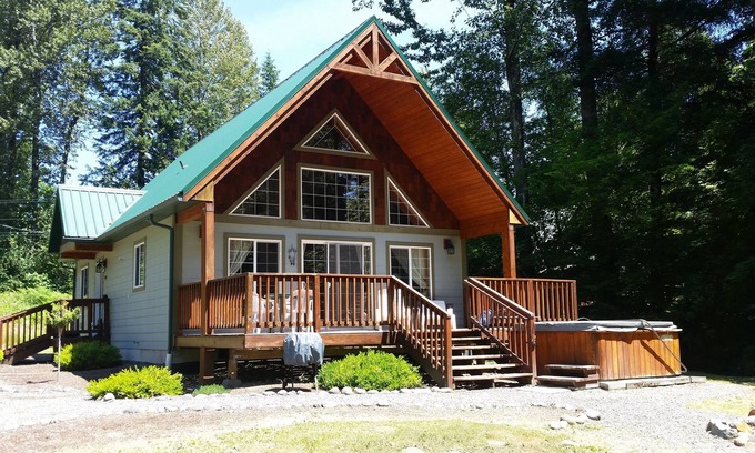 Packwood Chalet De Esquí | ¡Chalet alpino popular con bañera de hidromasaje y hoguera, a pie de restaurantes!