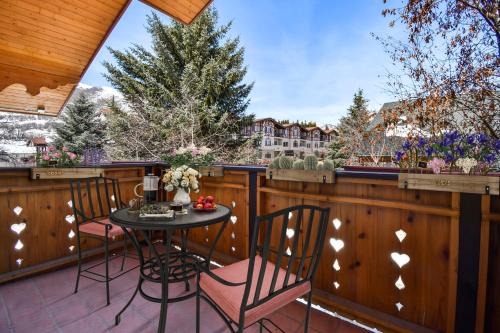 Midway Villa | Alpine chalet sleeps 8 3br2.5ba train tickets