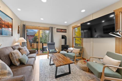 Frisco Casa | Alpine Drive #106B by Summit County Mountain Retreats