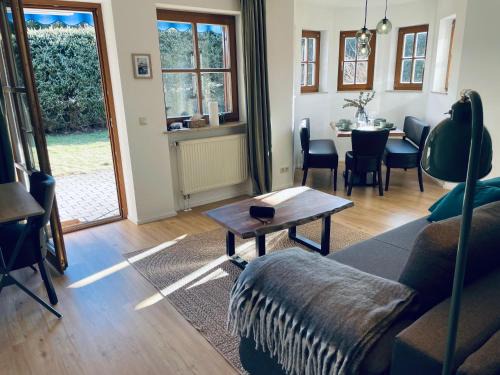 Bad Kohlgrub Apartamento | Alpine Gemütlichkeit für 4 mit großer Sonnenterrasse