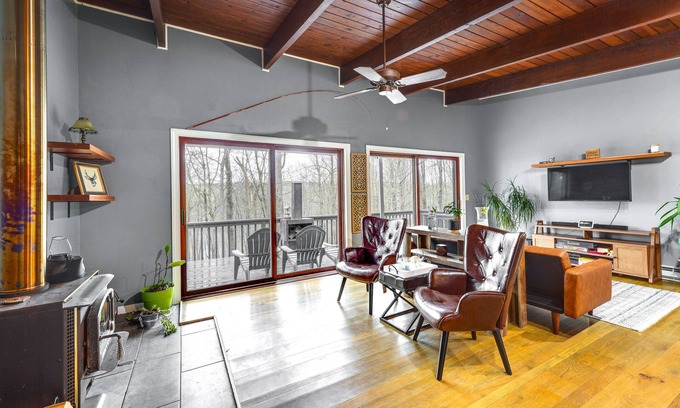 Delevan Cabina | 'Alpine House' Modern Delevan Cabin on 2 Acres