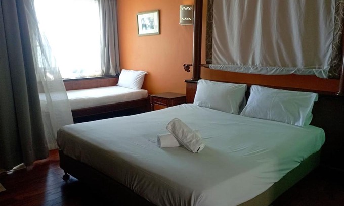 Taman Tanjung Chalet De Esquí | Alpine LXPD Full Seaview Water Chalet