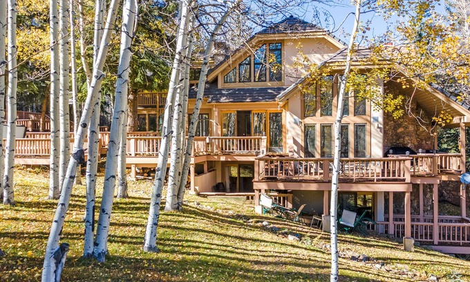 Beaver Creek Casa | ALPINE MANSION, 9bd + LOFT BR SLEEPS 24 HUGE 8000 sq ft EXCLUSIVE BEAVER CREEK!