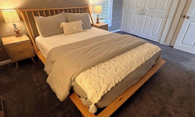 Sunapee Apartamento | Alpine Suite - Walk to Lake Sunapee and Restaurants
