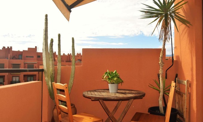 Granadilla de Abona Apartamento | alquilaencanarias El Medano Sotavento A, terrace & pool