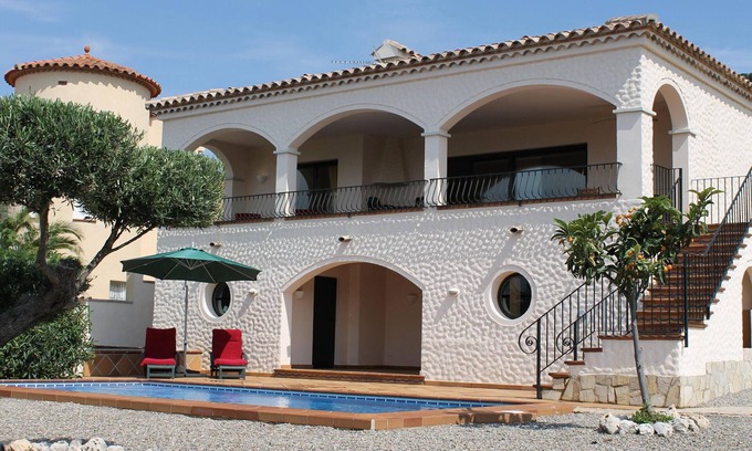 El Mas Fumats Casa | Alquiler vacacional de casa con piscina y vistas, max.6 personas, Roses