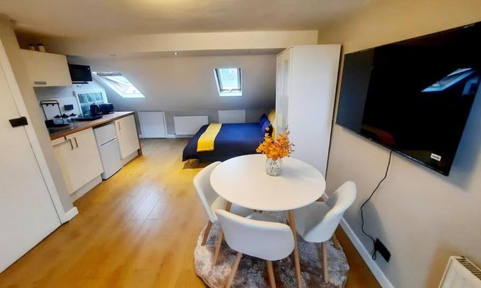 New Cross Apartamento | Alross studio flat/private bathroom