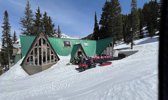 Salt Lake Mountain Resorts Cabina | Alta Supreme Chalet TRUE Ski In, Ski Out mid mountain slope side, Hot tub, WiFi