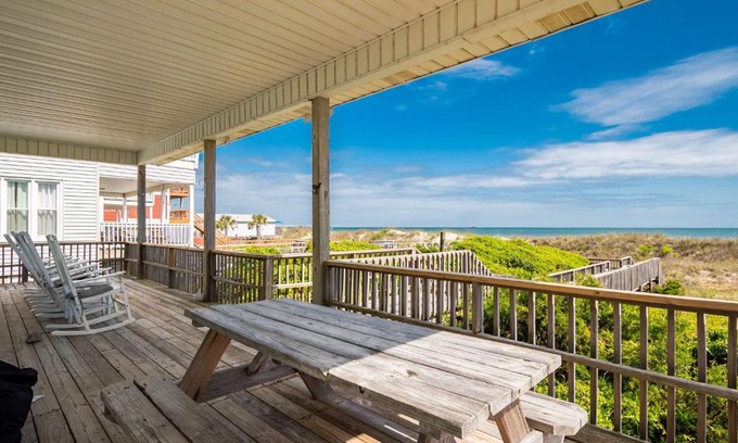 Yaupon Beach Casa | Altamarea by Oak Island Accommodations