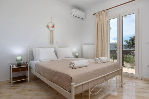 Kalpaki Apartamento | Altamira Apartment One - 1st Floor, 8 people, veranda with views