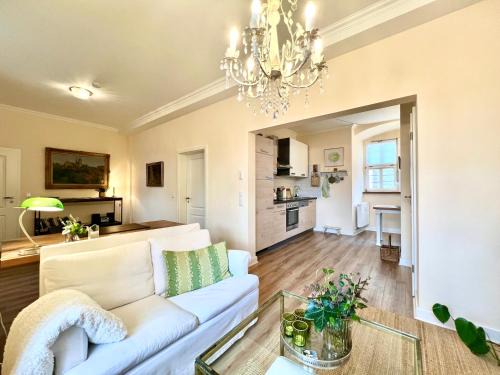Schlitz Apartamento | ALTE FÖRSTEREI - Elegantes Apartment in der historischen Hinterburg Schlitz - mit Aufzug, Parkplatz & Garten - nahe Fulda und Bad Hersfeld