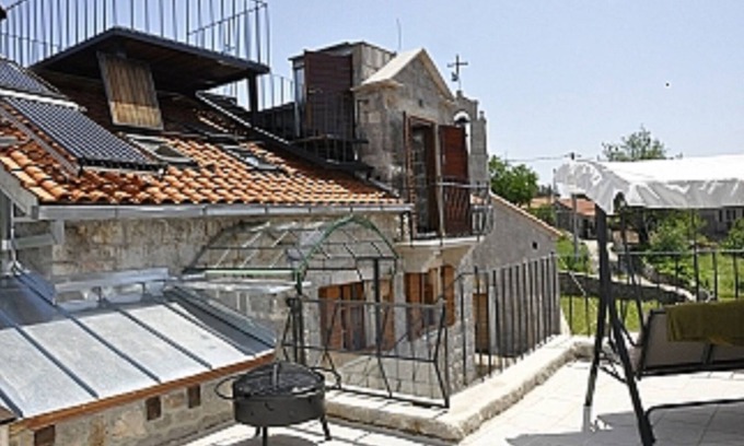 Lustica Villa | Altes Steinhaus auf offenerSeeseite von Lustica mit Pool und Garten, ruhige Lage