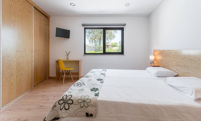 Mangualde Apartamento | ALTIDO Cosy unit w/ Gym & Communal pool