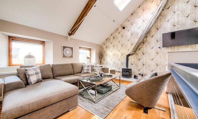 Bonnington Casa | ALTIDO Stunning and Modern 3bedroom Mews House with Parking
