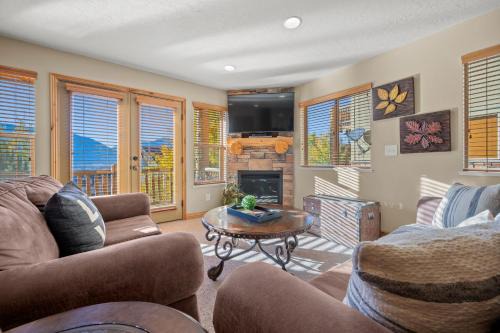 Eden Casa | Altitude Adjustment with Resort Amenities MH1312