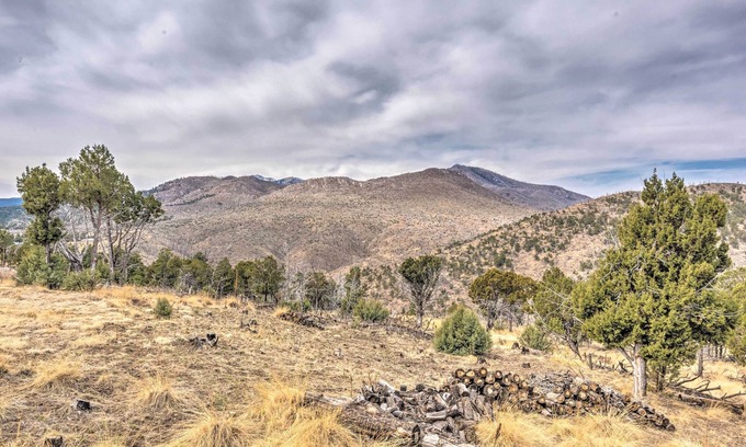 Alto Cabina | Alto Cabin w/ Stunning Views, Hot Tub + Sauna!